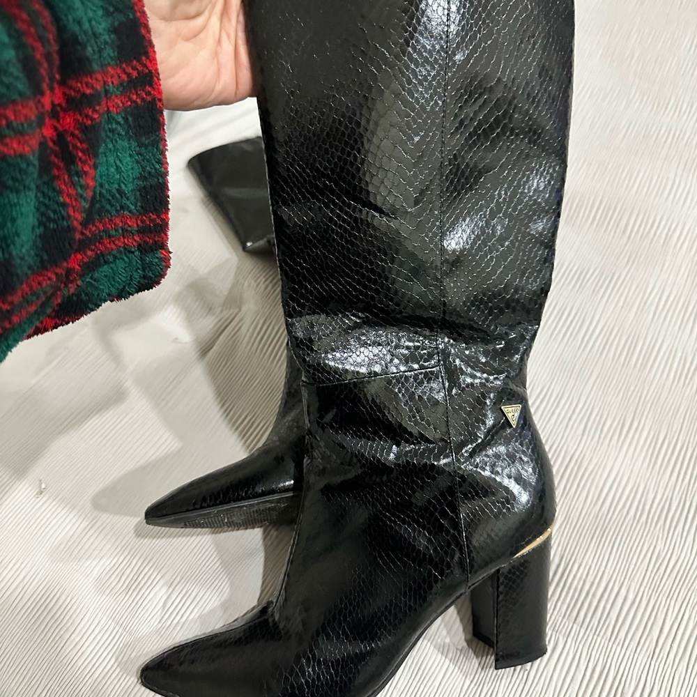 Guess - Picture 6 of 6